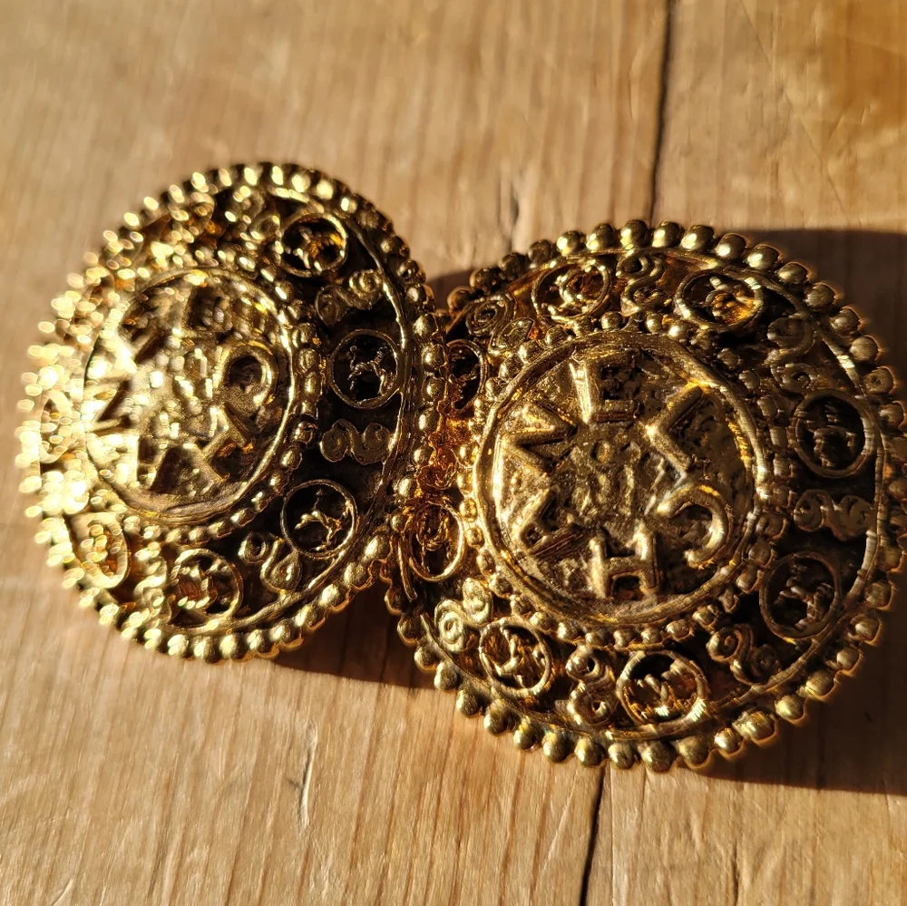 CHANEL Clip Earrings